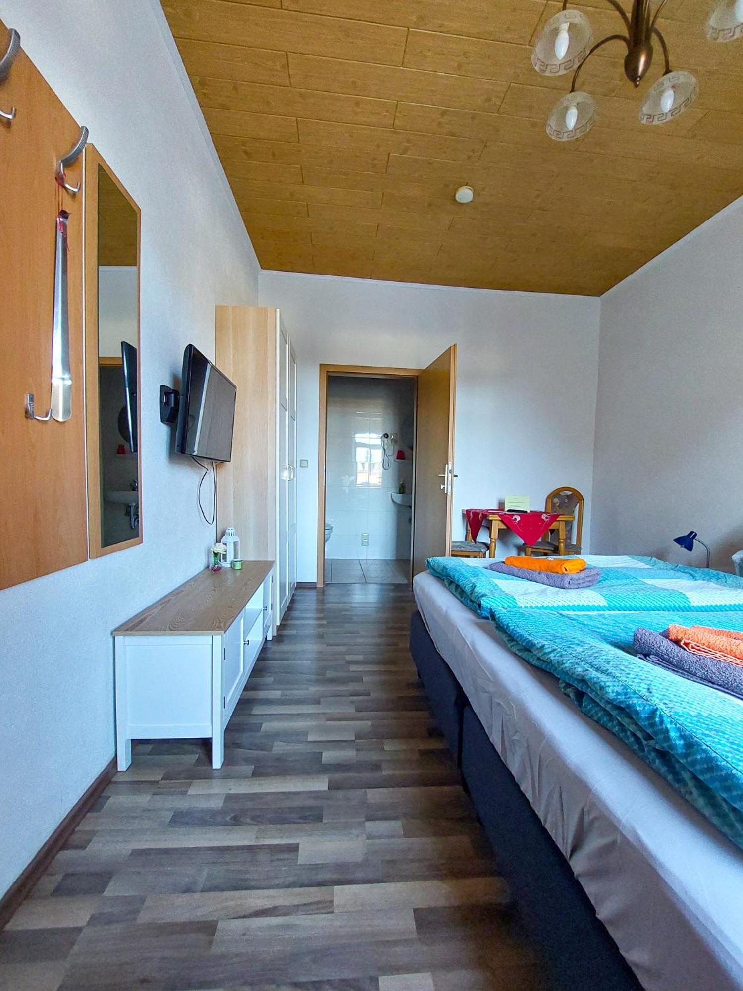 Zur Deutschen Eiche - Fruehstueckspension Und Ferienwohnungen Großschönau Habitación foto